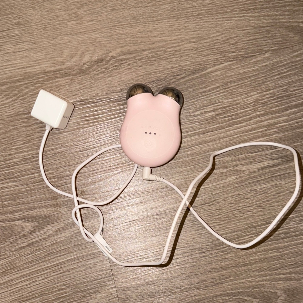 NuFace Pink Facial Toning Device